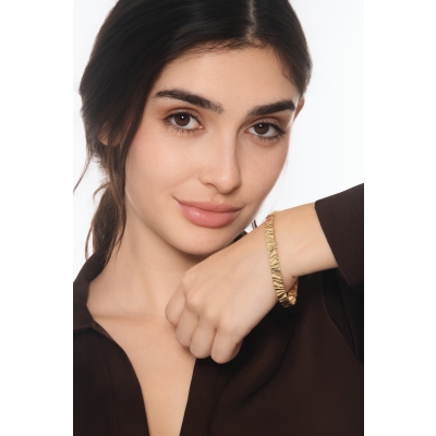 18k yellow gold bracelet with a wavy mirror-polished finish