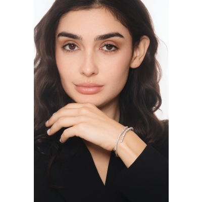 Open diamond cuff in 18kt white gold