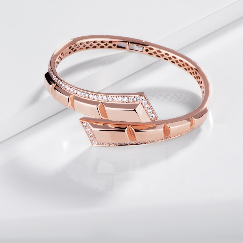 Bypass semi-rigid bracelet with diamonds in 18kt rose gold 