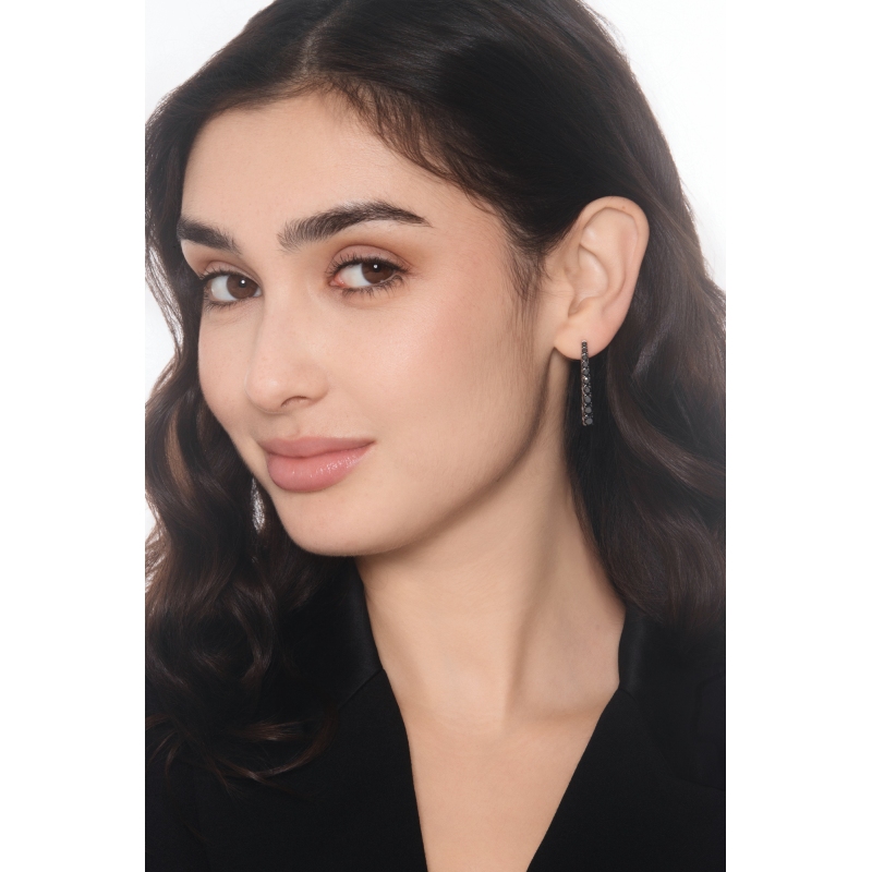 750 white gold tennis earrings with black diamonds