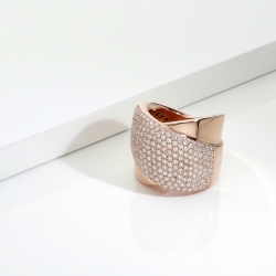 Wide crossover band ring with diamonds in 18kt rose gold