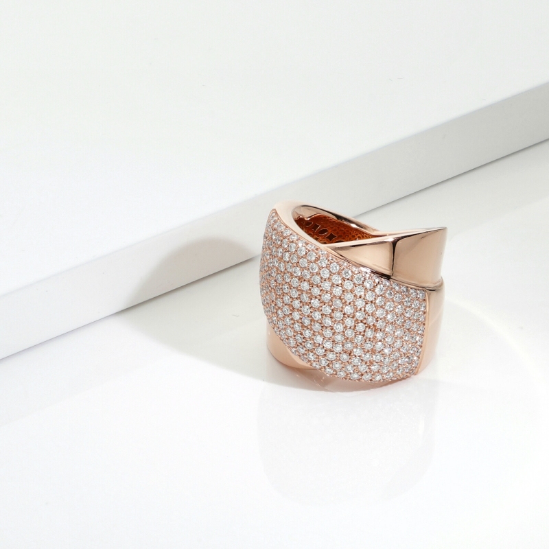 Wide crossover band ring with diamonds in 18kt rose gold Wide crossover band ring with diamonds in 18kt rose gold