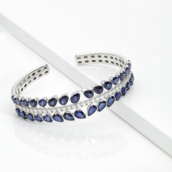 18k white gold design blue sapphires and diamonds