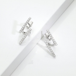 750 white gold design earrings with diamonds