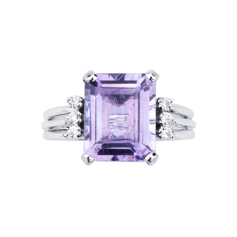 Ring in white gold 18k with central amethyst and 3 diamonds per side