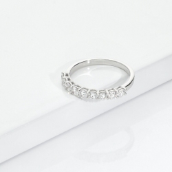 750 white gold half eternity ring with 9 diamonds, 0.75 ct
