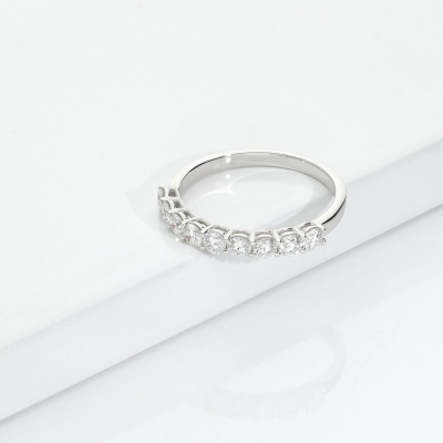 750 white gold half eternity ring with 9 diamonds, 0.75 ct