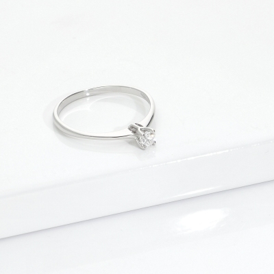 Solitaire in white gold 18k with a 0.15 ct diamond