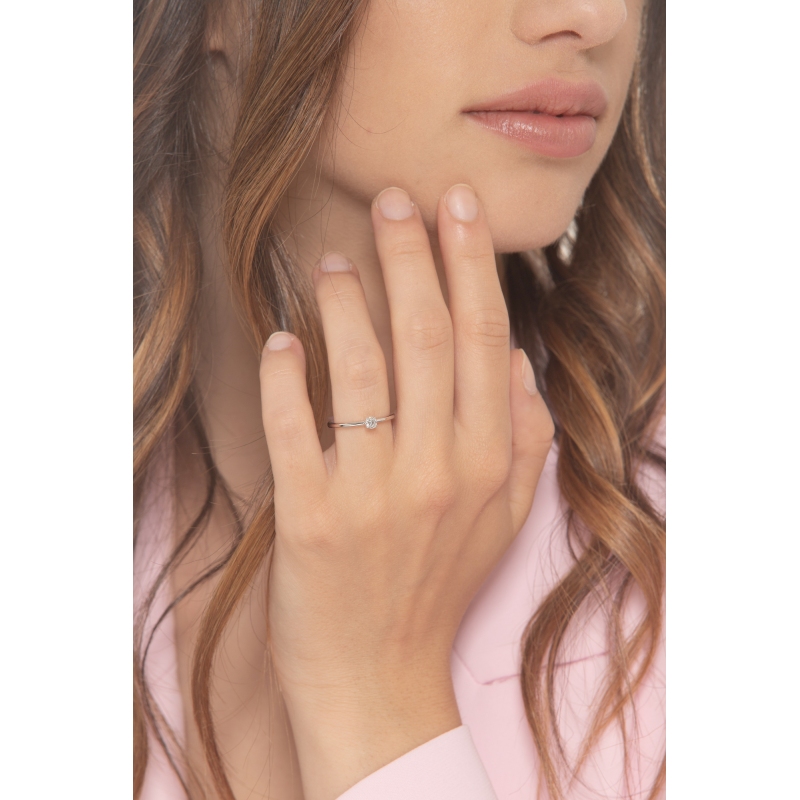 Solitaire in white gold 18k with a 0.15 ct diamond