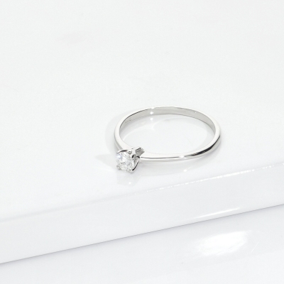4 claw solitaire 0,20 ct diamond ring white gold 18k