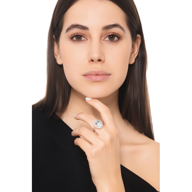 Halo ring with diamonds and aquamarine in 18kt white gold