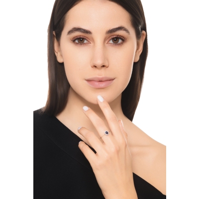 Blue sapphire diamond halo ring in18kt white gold