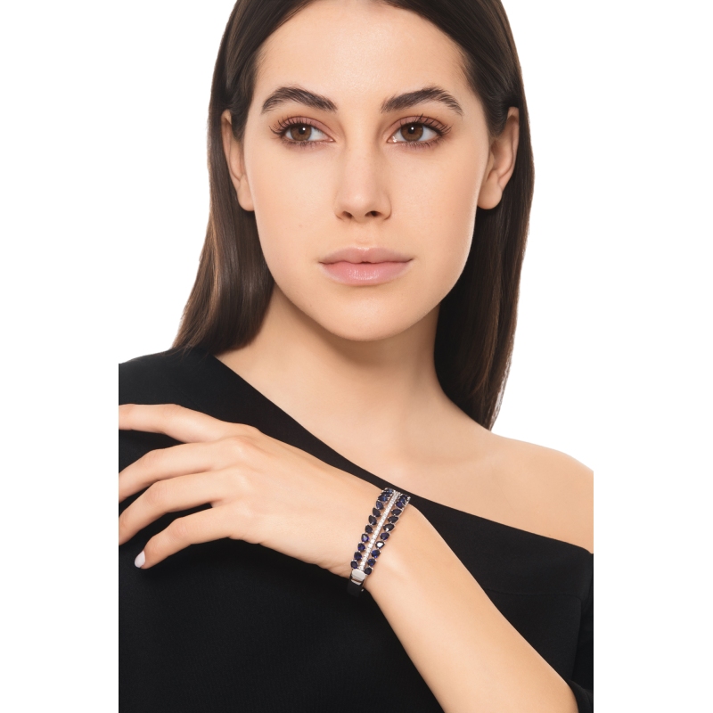 18k white gold design blue sapphires and diamonds