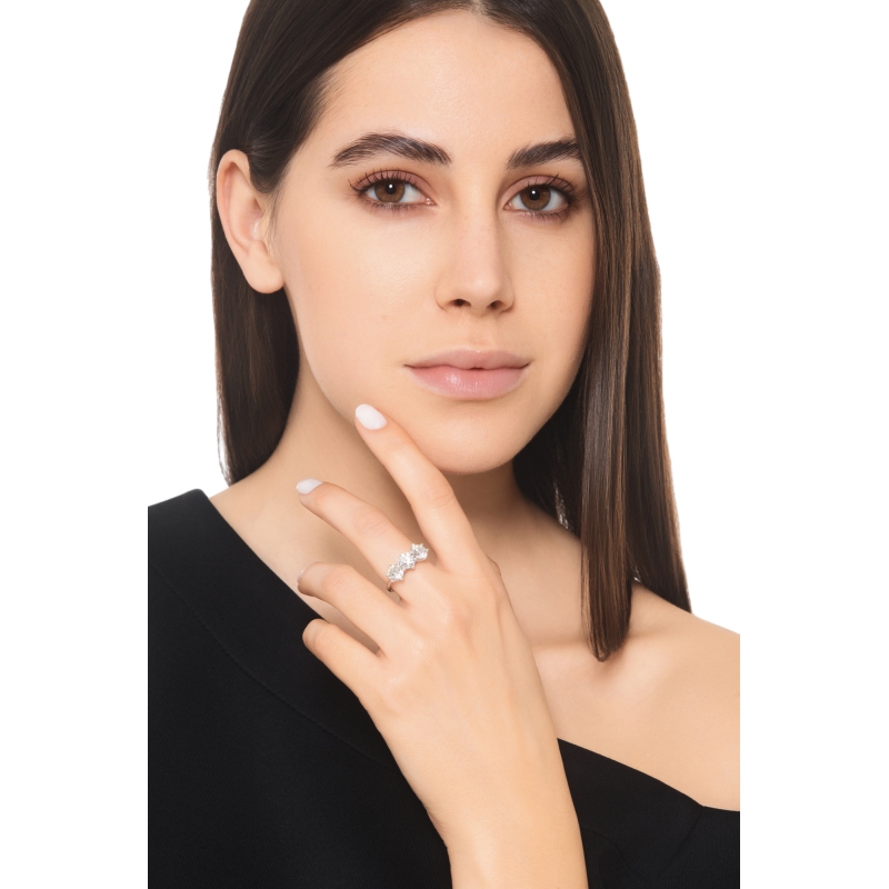 Classic diamond trilogy ring in 18kt white gold