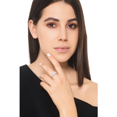 Classic diamond trilogy ring in 18kt white gold