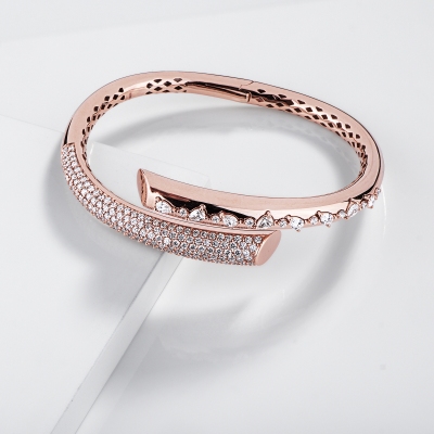 Diamond bypass solid gold bracelet with diamonds