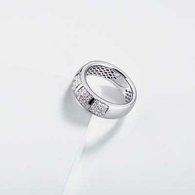 18k white gold men band ring with diamonds