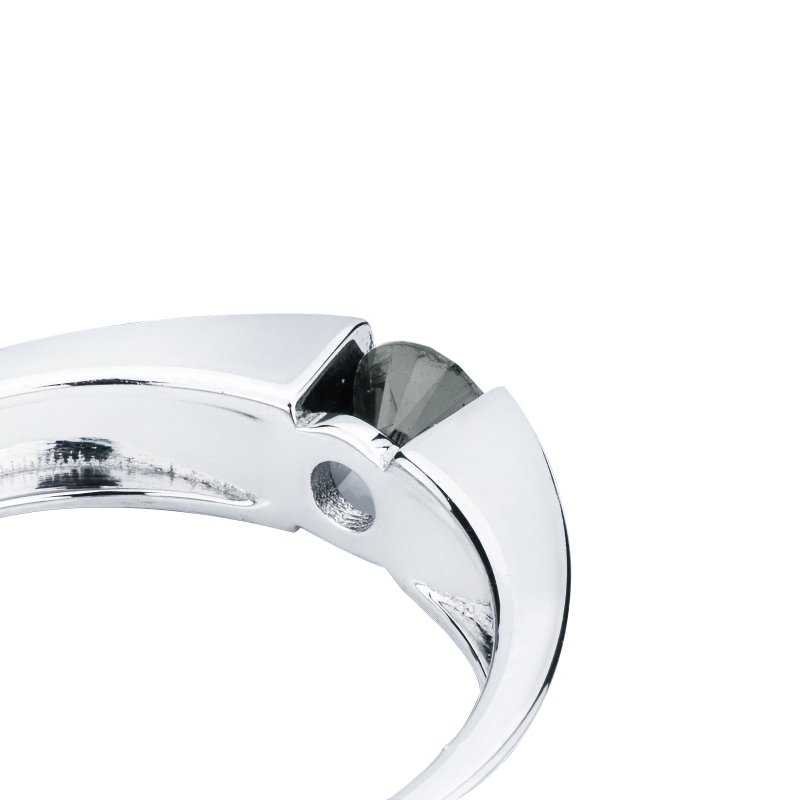 18k white gold solitaire ring with black diamond