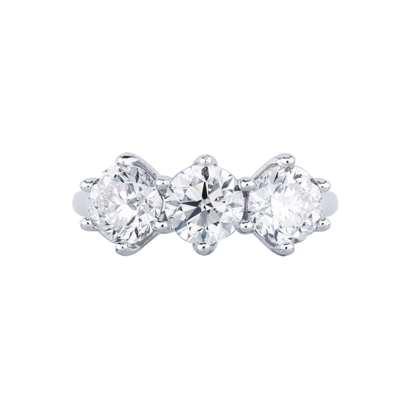 Classic diamond trilogy ring in 18kt white gold