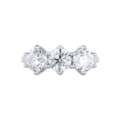 Classic diamond trilogy ring in 18kt white gold