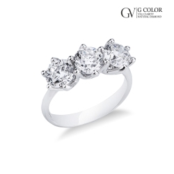 Classic diamond trilogy ring in 18kt white gold