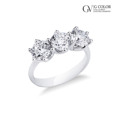 Classic diamond trilogy ring in 18kt white gold