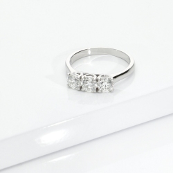 Trilogy ring in white gold 750 with diamonds, 1.20 ct