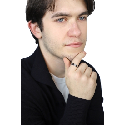 18k white gold solitaire ring with black diamond