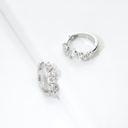 18k white gold hoop earrings with staggered set diamonds