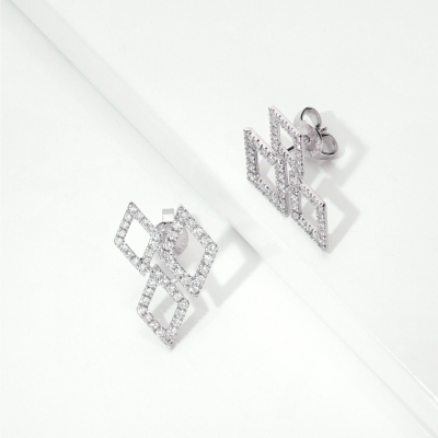 18k white gold earrings with diamond rhombus
