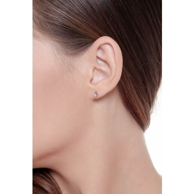 Single diamond stud earring 4 prong 