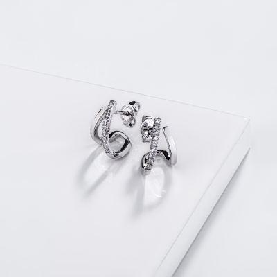 18k white gold diamond design earrings