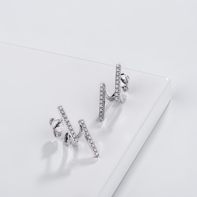 750 white gold design earrings with diamonds