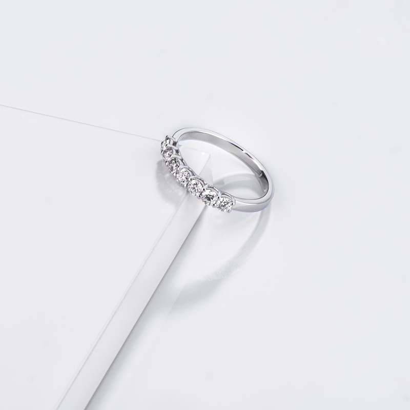 18k white gold half eternity ring with 7 diamonds, 0.55 ct