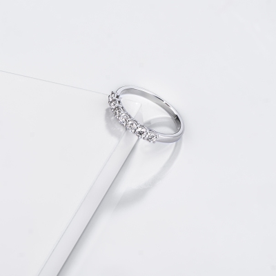 18k white gold half eternity ring with 7 diamonds, 0.55 ct