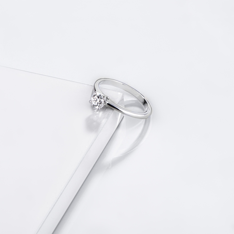 Solitaire ring in white gold 18k with diamond, 0.50 ct