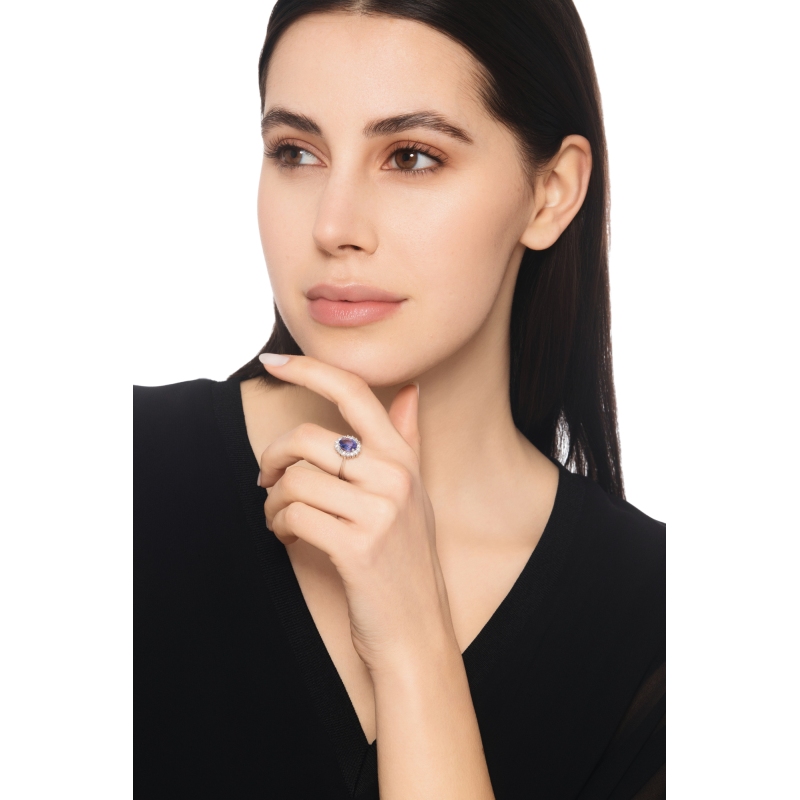 Halo ring with tanzanite and diamonds in white gold 18k