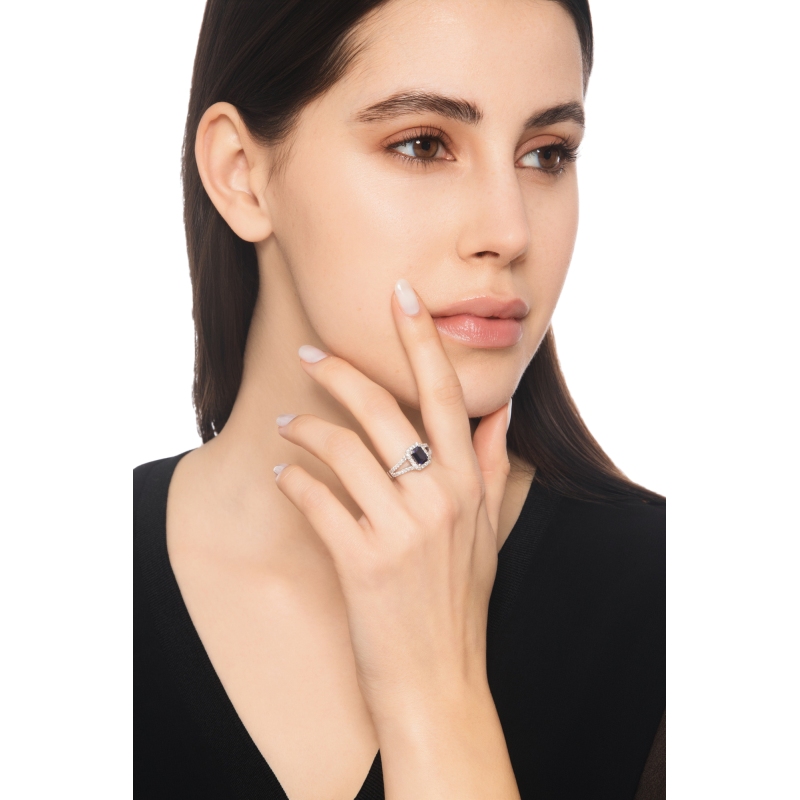 Halo ring with blue sapphire and diamonds in white gold 18k