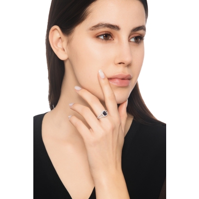 Halo ring with blue sapphire and diamonds in white gold 18k