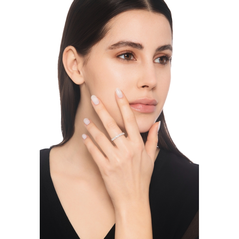 750 white gold half eternity ring with 9 diamonds, 0.75 ct