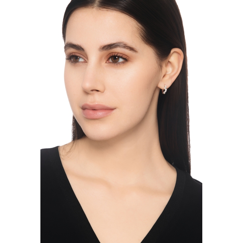 18k white gold hoop earrings with staggered set diamonds