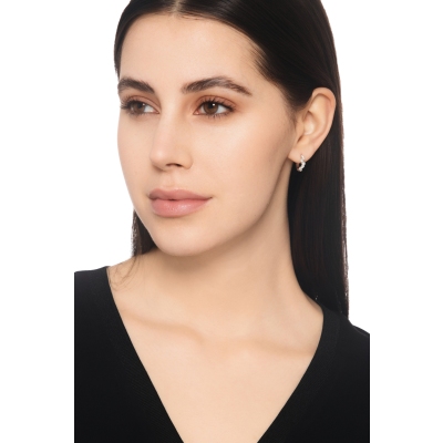 18k white gold hoop earrings with staggered set diamonds