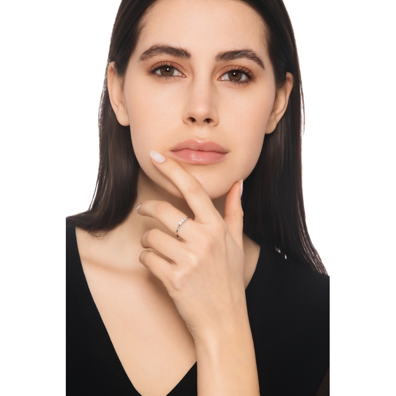 750 white gold trilogy ring with three diamonds, 0.21 ct