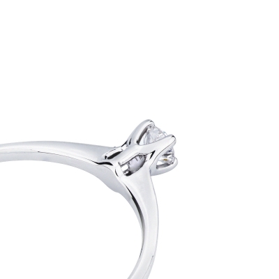 18k white gold classical solitaire with diamond 0.10 ct
