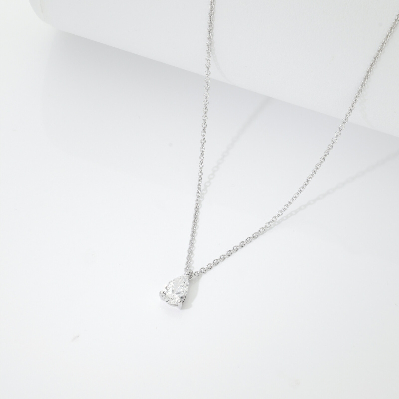 Necklace with diamond pear cut 0.70ct GIA in white gold 18k