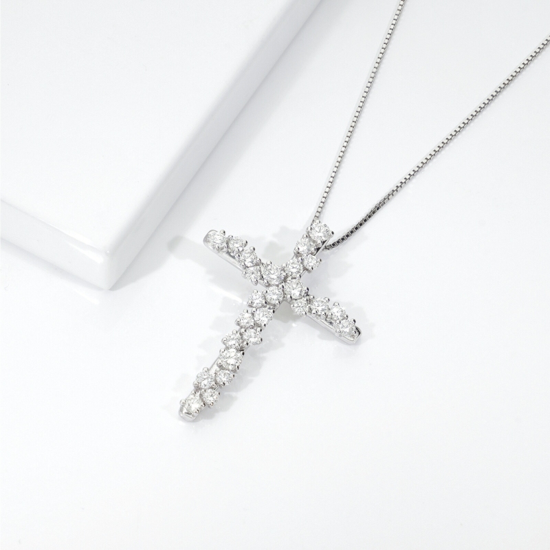 Cross diamond necklace in white gold 18k