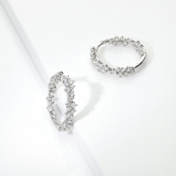 750 white gold diamond earrings