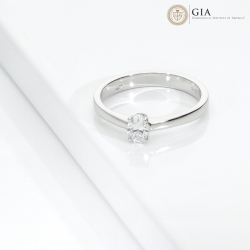 Solitaire ring with diamond oval cut 0.30ct GIA in white gold 18k