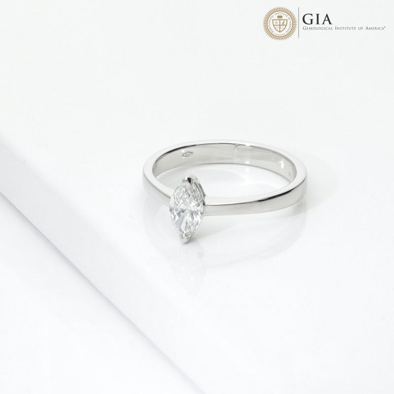 Ring with diamond marquise cut 0.50ct GIA in white gold 18k