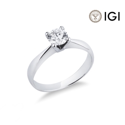 4 claw white gold 18k solitaire ring with a 0,90 ct diamond 